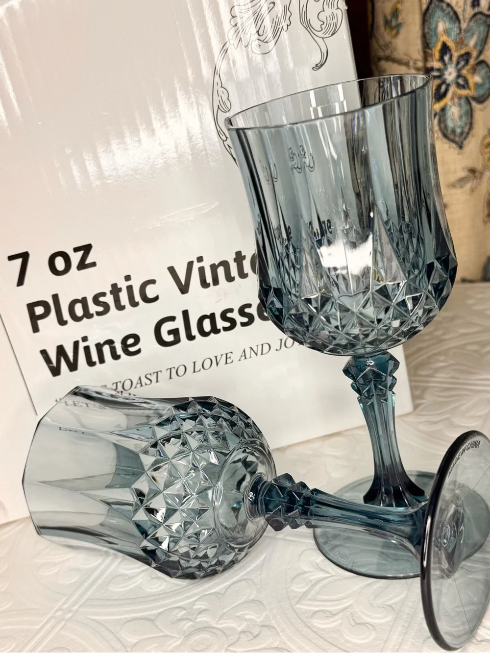 NIB Set of 24 Blue 7 oz Vintage-Style Crystal Wine Glasses BPA Free Plastic